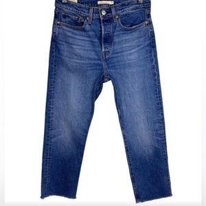 LEVI’S Premium Wedgie Straight Raw Hem size 27